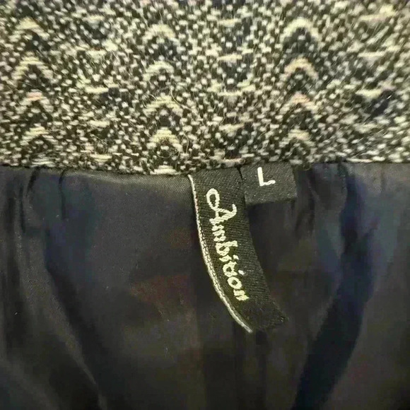 Ambition Wool and Polyester Vest - Picture 7 of 7